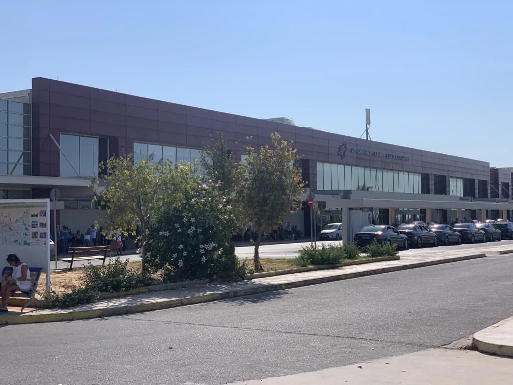 Panorama infrastruktury portu Przewodnik po Chania International Airport (CHQ)
