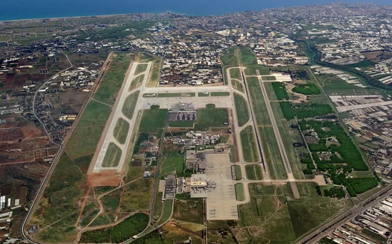 Panorama infrastruktury portu Antalya International Airport: Przewodnik po Lotnisku AYT