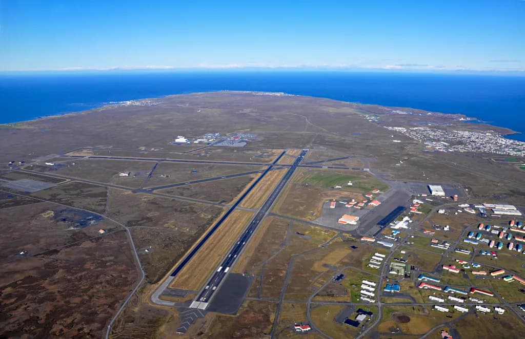 Panorama infrastruktury portu Keflavik International Airport: Przewodnik dla podróżnych
