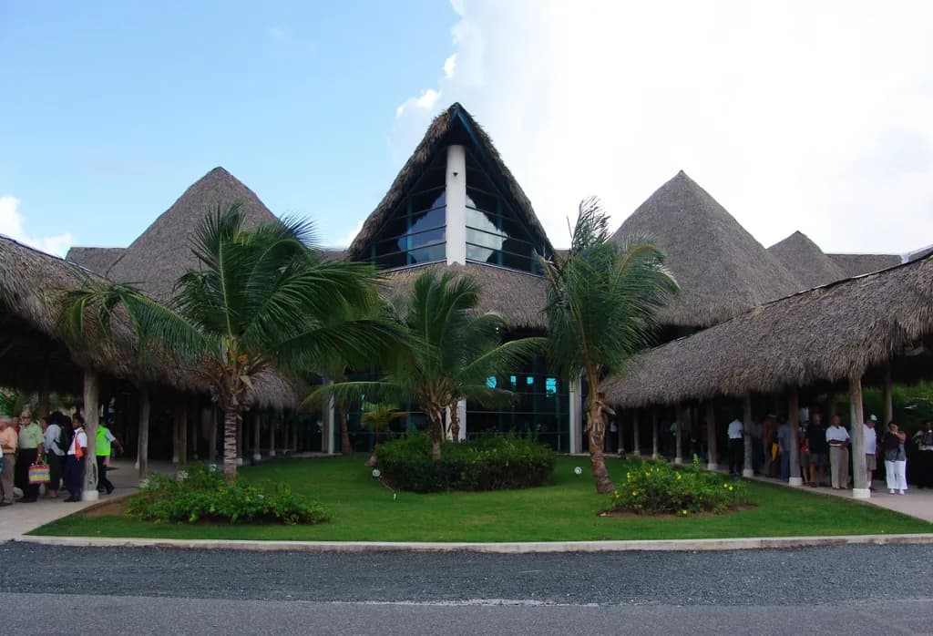 Panorama infrastruktury portu Odkryj Punta Cana International Airport: Przewodnik dla Podróżnych