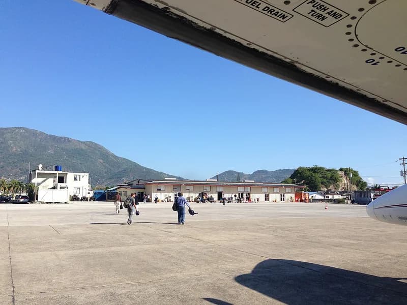 Panorama infrastruktury portu Przewodnik po porcie lotniczym Cap Haitien International Airport