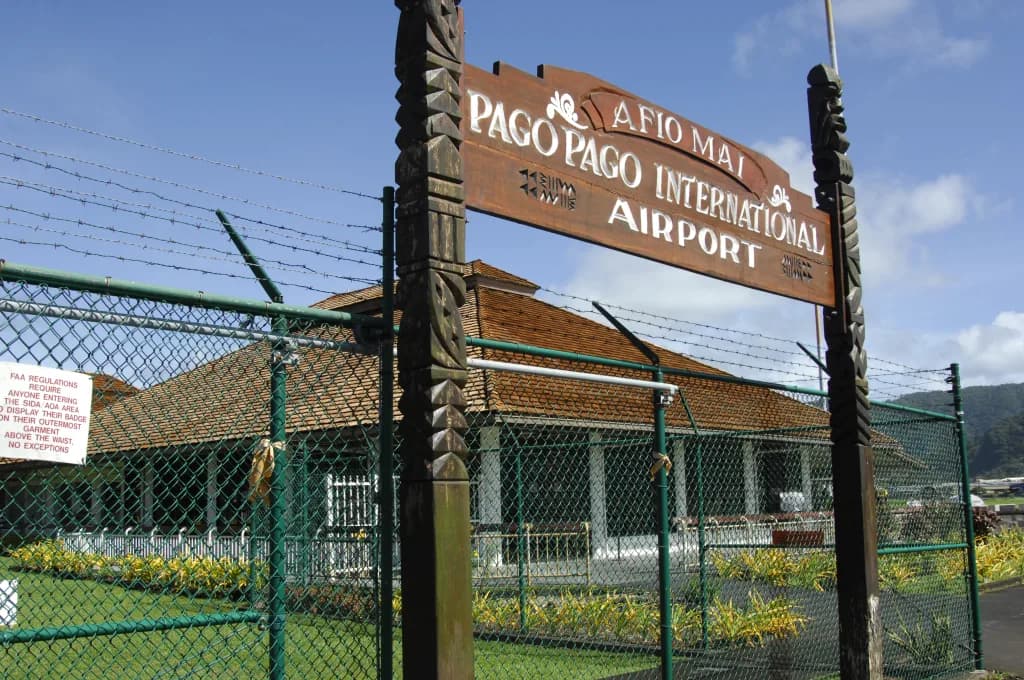 Panorama infrastruktury portu Przewodnik po Pago Pago International Airport: Co warto wiedzieć?
